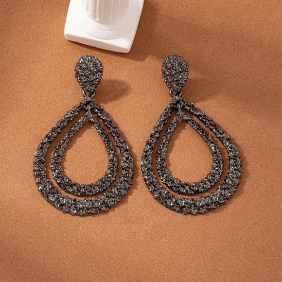 Water Drop Earrings - Picture 5 of 5